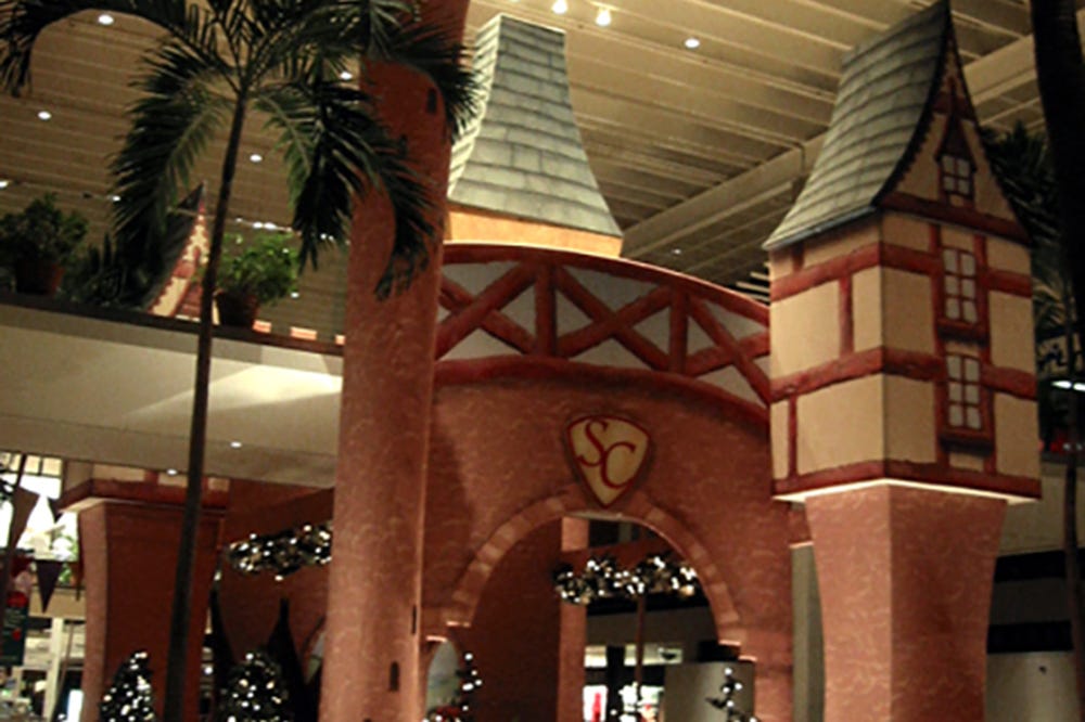 Plymouth mall holiday display